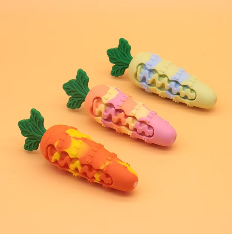 Silicone Carrot Squeaky Dog Toy, Durable Chew Toy for Teething & Self Entertainment Sample/Retail